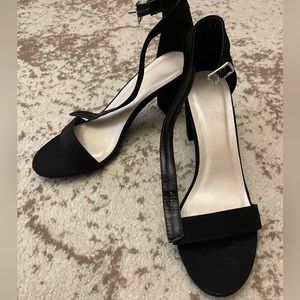 David’s bridal black open toe pumps